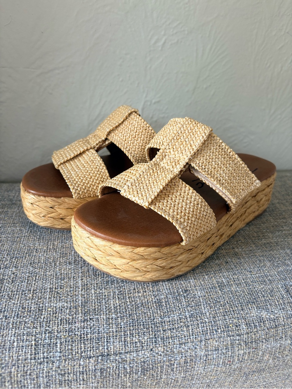 NWOT Raffia Platform Sandals Size 9